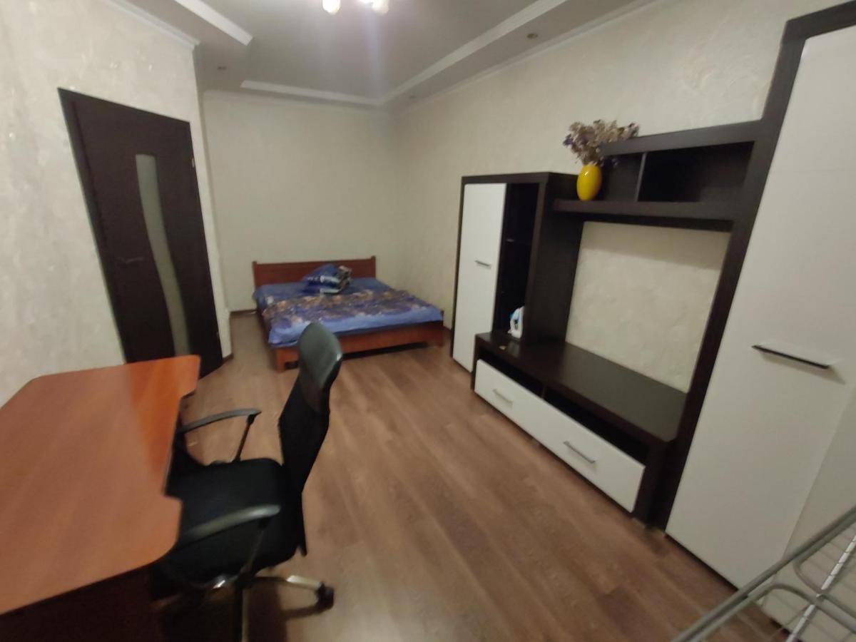 Daily Rent Apartments 5 イヴァーノ＝フランキーウシク エクステリア 写真